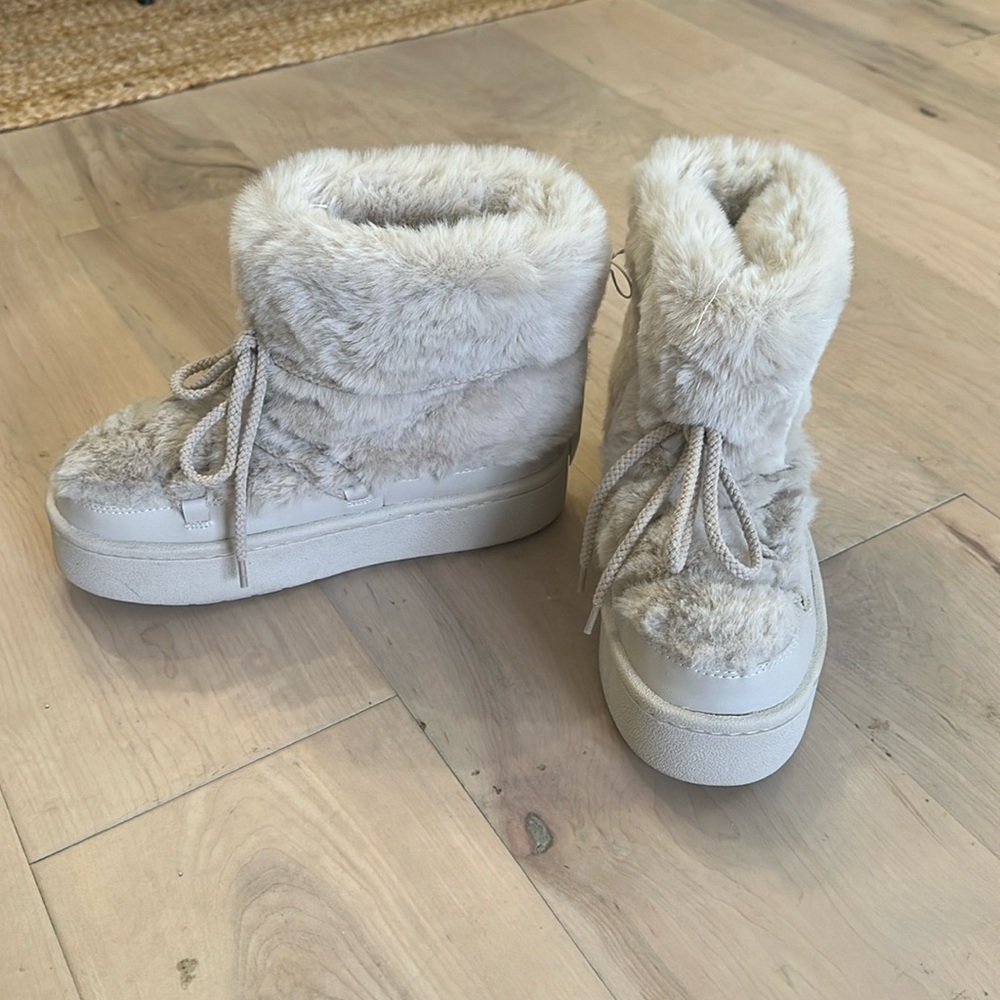 H&M fur boots size 6, 37